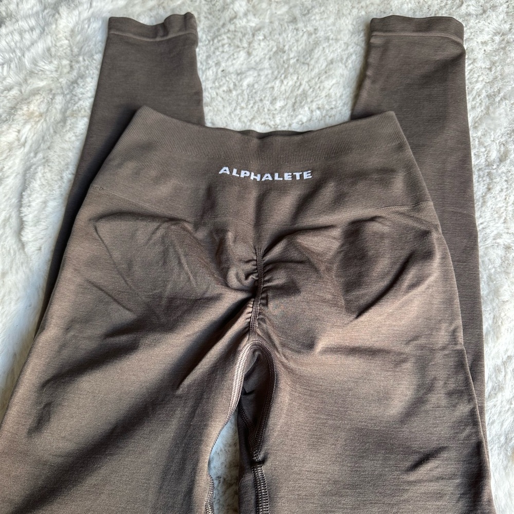 NWOT Alphalete Amplify Leggings in Brown